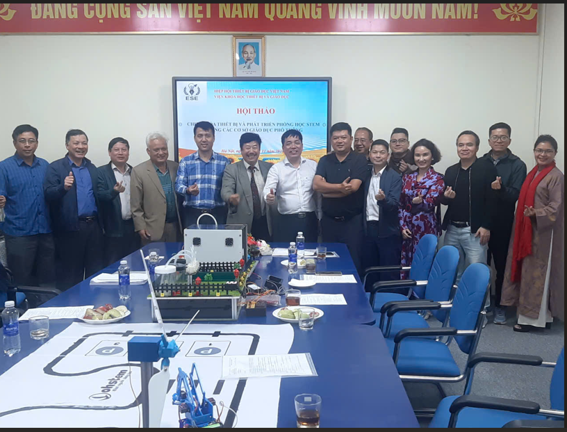 HỘI THẢO: “BƯỚC ĐẦU CHUẨN HÓA THIẾT BỊ – PHÁT TRIỂN PHÒNG HỌC STEM THÔNG MINH”